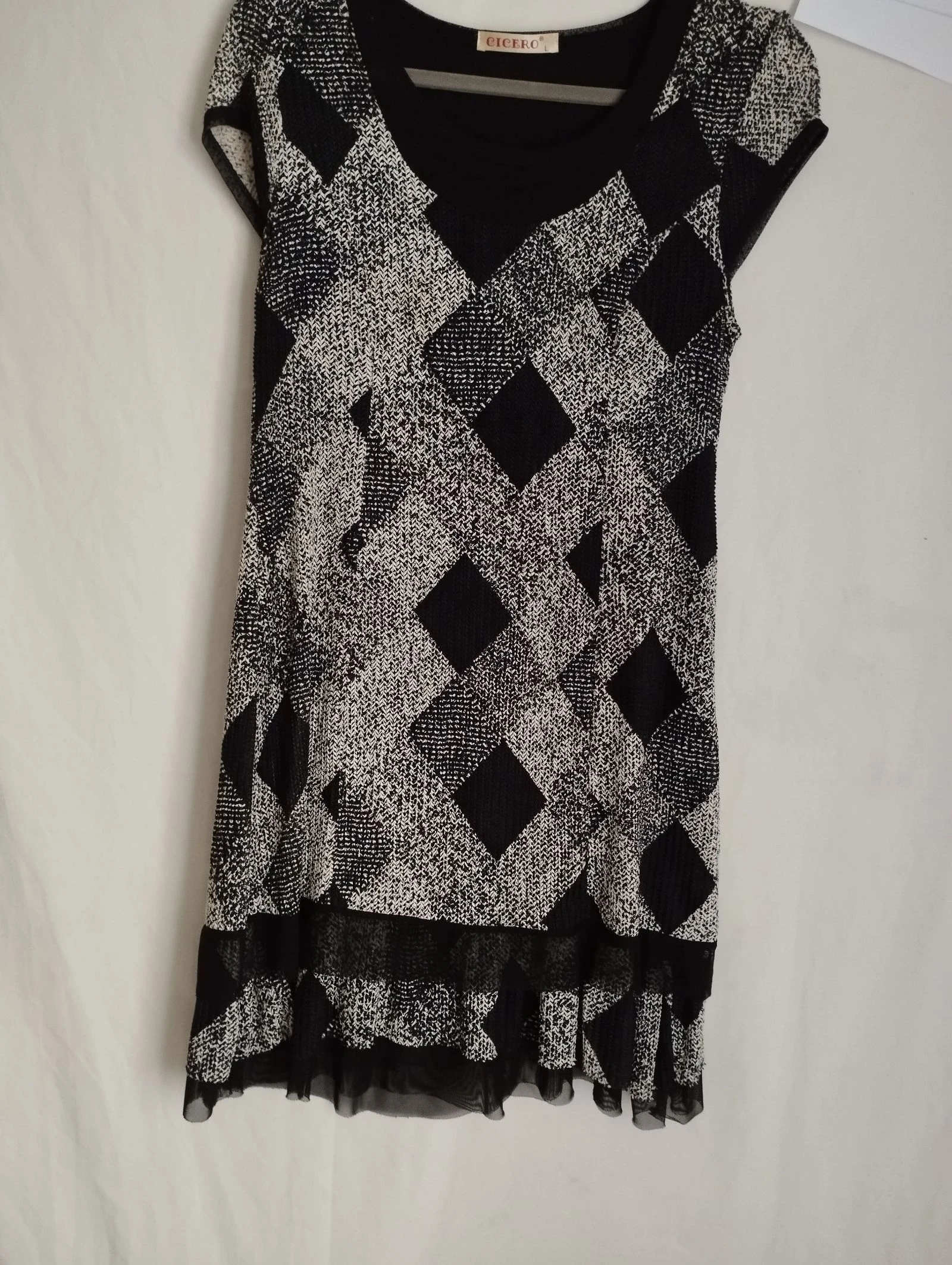 Vestido curto com estampa geométrica preto e branco CICERO (Tamanho G) – photo 2